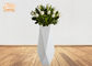Những chậu hoa bằng sợi thủy tinh hình học hiện đại với màu trắng bóng / trắng mờ